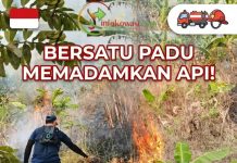 Kebakaran Lahan Dekat Gunung Jayanti Palabuhanratu, Petugas Disdamkarmat Berjuang di Medan Terjal