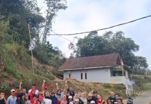 Jalan Santai Spesial HUT ke-81 RI Semarakkan Kebersamaan Warga Kampung Kebon Kalapa RW 25 Cibadak Sukabumi