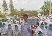 LSM Dampal Jurig Bagikan 2 Ribu Masker Gratis untuk Warga Sukabumi Terdampak Debu Vulkanik Erupsi Anak Gunung Krakatau