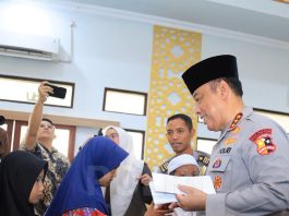 Di Tengah Penanganan Karhutla, Wakapolri Hadirkan Semangat Kepedulian Lewat Jumat Berkah di Palangka Raya