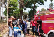 DPKP Kabupaten Sukabumi Salurkan 2.500 Liter Air Bersih ke Warga Linggamanik Kec. Bantargadung